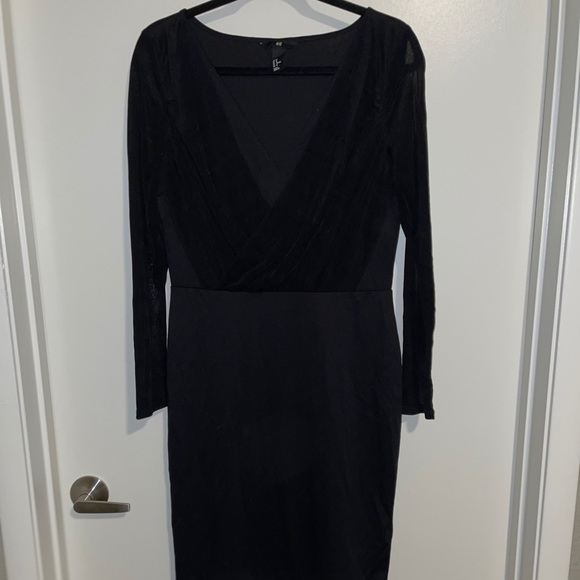 18 LBD H&M Little Black Dress long sleeve plunge neck - Picture 2 of 4